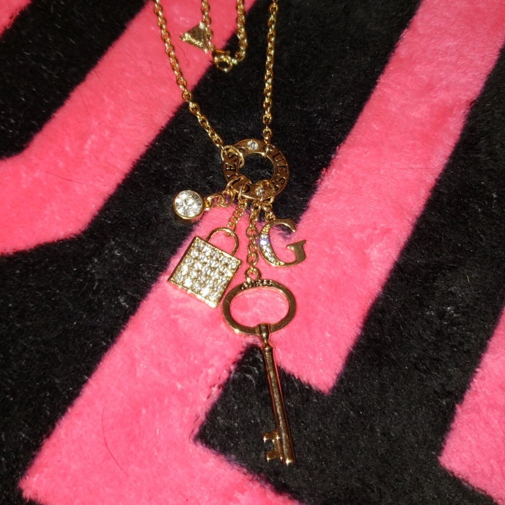 Guess necklace - Picture 3 of 3